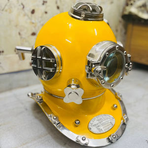 Casque de plongée vintage en laiton jaune, objet décoratif |   Casque de plongée antique pour les profondeurs marines - Product Image 1