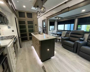 2025 2024 2026 Keystones M-o-n-t-a-n-a 3123RL Autocaravanas, Casas Rodantes y Remolques de Viaje - Product Image 3