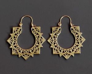 2021 ZONA DE PLATA Colección de pendientes de latón Pendiente de aro hexagonal Pendiente de aro tribal de latón - Product Image 1