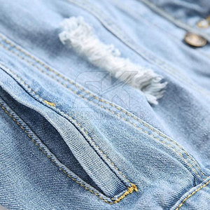 Chaqueta de mezclilla elegante para hombre, diseñada para uso diario informal, hecha con 100% algodón, chaqueta de invierno para mayor comodidad y un look moderno. - Product Image 5