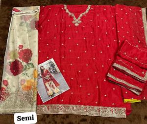 Designer Chinon Soie Avec Paillettes Broderie Salwar Costume Femme Mode Fabricant Et Fournisseur De Surat - Product Image 5