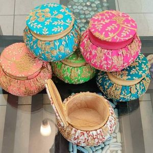 लकड़ी के लिए गोल्डन कढ़ाई काम चूड़ी बॉक्स चूड़ियां शादी वापसी उपहार शादी दुल्हन उपहार शादी एहसान - Product Image 1