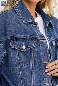 Veste en jean pour hommes Manteau camionneur tendance de haute qualité, respirant et oversize avec logo sur le devant - Product Image 6