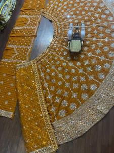 Meilleure vente de Tapeta de créateur indien broderie en soie Choli Dupatta tenue de mariage de fête prête à l'emploi avec robe en filet - Product Image 4