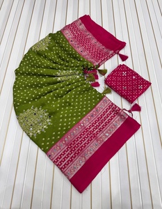 Magnifique Saree en Georgette Crêpe Mat Premium avec Imprimé Feuille d'Or - Product Image 3