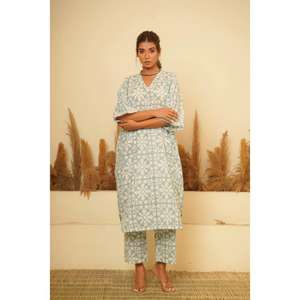 Women's Floor-Length Gothic Floral Printed Kurta Pant Set V-Neck Loose Fit <b>Tunic</b> Straight Pants Casual Cotton Ethnic Co-Ord Set - Product Image 3