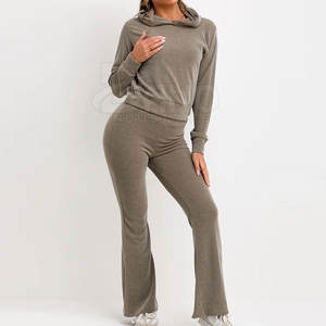 Conjunto Deportivo de Invierno para Mujer, de Alta Calidad, con Capucha, Top Corto y Pantalones Acampanados, 100% Algodón - Product Image 2