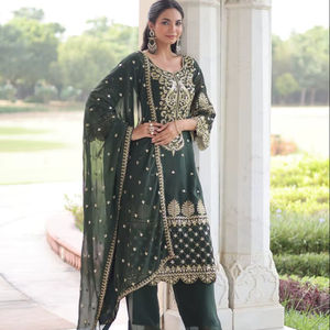 Salwar Kameez de style pakistanais et indien de qualité standard avec un travail de broderie lourd en faux georgette pour les tenues de fête - Product Image 1