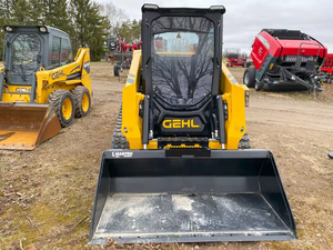 Gehl VT210 Track Loader Yellow Crawler Skid Steer Loader With Bucket Attachment - Product Image 2