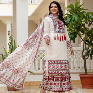 Ensemble Kurta traditionnel élégant imprimé avec dupatta pour femmes - Product Image 1