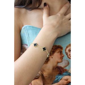 สร้อยข้อมือเงินสีทองผู้หญิงโมเดลโคลเวอร์สีดํา - Product Image 3