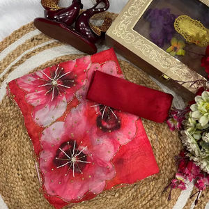 Boutique indienne, grâce et sophistication, ce sari rouge en soie douce à imprimé floral, style traditionnel et contemporain pour femmes - Product Image 1
