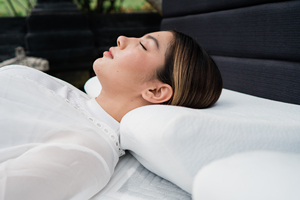 Oreillers de lit de taille personnalisée pour dormir Remplissage confortable en mousse à mémoire de forme quantité minimale de commande bas Soutien des douleurs cervicales Améliorer le style Oreiller Chiro Indonésie - Product Image 3