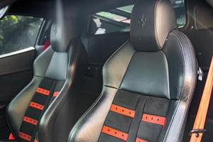 Modèle 2023 Prêt à l'expédition Euro IV Moteur atmosphérique >8L 400 ch Transmission automatique Sièges en cuir foncé 3 places 6 - Product Image 6