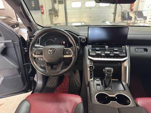 2024 LC 300 V6 Turbo Diesel 4x4 Automatique Toit ouvrant Sièges en cuir foncé 6 places Euro VI Garantie 5 ans SUV en alliage d'aluminium LED - Product Image 3