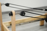 Machine de Pilates Reformer pliable en chêne de qualité supérieure, conforme aux normes britanniques, pour usage commercial, MOQ fabricant
