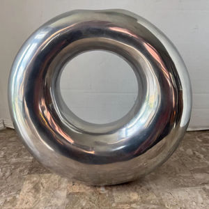 Vase rond moderne en métal argenté, design élégant pour la table de chevet, centre de table et accents contemporains pour la maison, en provenance d'Inde - Product Image 1
