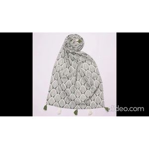 Écharpe en tricot magnifique, imprimée à la main - Product Image 3