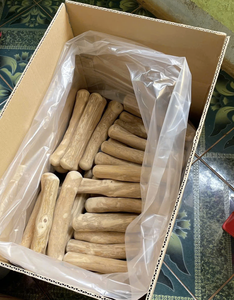 Bâton à mâcher en bois de café du Vietnam artisanal, conçu pour un comportement de mastication intense et un jeu engageant, offrant une texture naturelle - Product Image 2