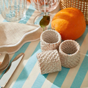 Juego de servilleteros de ratán blanqueado al por mayor de Vietnam con patrón trenzado elegante decoración de mesa Natural para uso doméstico y hotelero - Product Image 1