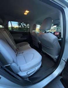 Toyota Highlander SUV 2022 d'occasion, options de boîte de vitesses manuelle et automatique, intérieur en cuir foncé, R17 Turbo 4L 8L Essence/Électrique en option - Product Image 4