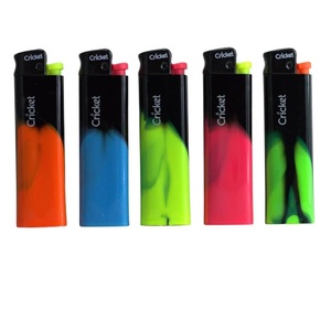 Briquets à gaz rechargeables à flamme puissante, fiables et pratiques, idéaux pour les fumeurs et les amateurs de plein air. - Product Image 1