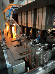 เครื่องเป่าขวดอัตโนมัติ 4 ช่องสำหรับงานอุตสาหกรรม DIY ผลิตขวดได้ 3500 ขวด/ชั่วโมง ปรับแต่งได้ตามความต้องการ OEM/ODM เครื่องทำขวดพลาสติก รุ่นที่ 1 - Product Image 2