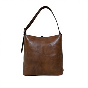 Bolso Hobo de Cuero Marroquí Hecho a Mano para Mujer |   Bolso de Hombro de Cuero Vacuno Natural Premium, Color Personalizable |   Cuero Ético - Product Image 1