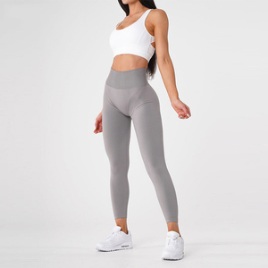 Productos más vendidos personalizados 2024, mallas de yoga sin costuras de talla grande para entrenamiento de cintura alta sólido gris claro - Product Image 2