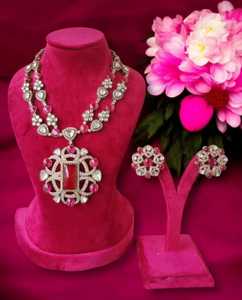 Conjunto de collar Polki de diseñador con pendientes, joyería nupcial de Latón chapado en oro mate para bodas y fiestas para Celebración de compromiso - Product Image 1