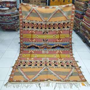 Tapis marocains authentiques faits à la main en laine, motifs berbères traditionnels, styles vintage et modernes pour la décoration intérieure - Product Image 1