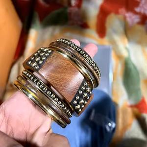 Vente en gros de bracelets en bois pour femmes design fantaisie meilleure vente de 7 bracelets en bois de qualité supérieure avec finition personnalisée - Product Image 1