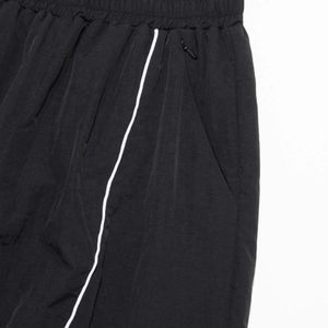 Pantalones Deportivos de Nailon Atléticos Personalizados Unisex, Detalle de Ribete, Pierna Ancha Holgada Ajustable para Ropa Urbana Masculina - Product Image 4