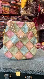 Cheques bordados tradicionales Potli de seda con asa de perla Forro de algodón Boda Fiesta de noche Bolsa de uso étnico - Product Image 6