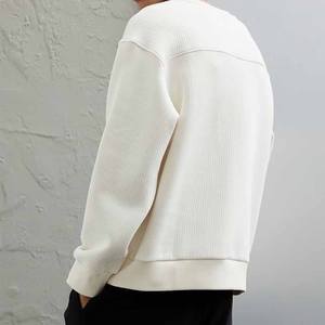 Sweat-shirt à capuche coupé et cousu d'excellente qualité Sweat-shirt à manches longues Disponible en prix de gros t-shirt pour hommes - Product Image 3