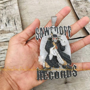 Colgante Hip Hop Personalizado Iced Out By Round Brilliant Cut Moissanite Diamantes En 10kt Oro Blanco En VVS Claridad - Product Image 3