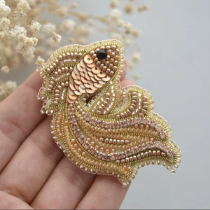 Broches perlées Broche design faite à la main. Accessoires de haute qualité. Broche design unique. Baby shower meilleur cadeau. - Product Image 1