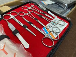 Kit de sutura personalizado Kit completo de entrenamiento de práctica de sutura para estudiantes de medicina con almohadilla de piel de práctica de sutura Mahersi - Product Image 3