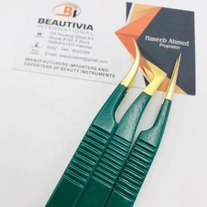 แหนบถอนขนตาสแตนเลสสีเขียวทนทานพร้อมปลายแหลมพลาสมาสีทอง - Product Image 1