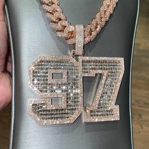 Personnalisé Glacé Grand 2 Tons Nombre et Nom Pendentif Collier Chaîne Cubaine Hip Hop Bijoux avec Moissanite Pendentifs et Charmes - Product Image 1