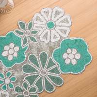 Nappe de table arrière en satin brodée à la main, motif floral, ornée de perles, entretien facile, multicolore, légère, 1200g, polyvalente pour la maison