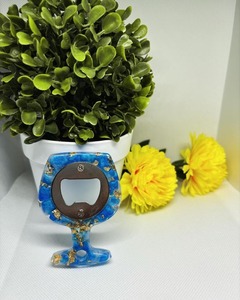 Abrebotellas de resina Premium hecho a mano con atractivo diseño artístico perfecto para regalos de ocasiones especiales y fines decorativos - Product Image 4