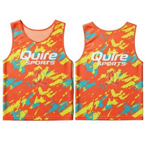 Baberos de entrenamiento de fútbol de malla gráfica Multicolor personalizados Pinnies de práctica de poliéster transpirable para equipos de fútbol juveniles adultos - Product Image 1