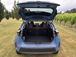 Auto Usado Económico, <span class=keywords><strong>Toyota</strong></span> Yaris Cross 2022, 1.5 Híbrido G SUV, 5 Puertas, CVT, 2WD, Envío a Todo el Mundo - Product Image 6