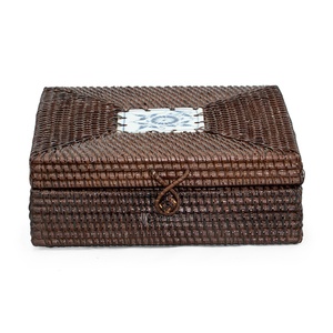 Juego de 2 Cajas de Almacenamiento de Mimbre y Ratán con Detalles de Cerámica, Caja Decorativa de Mimbre con Tapa, Venta al por Mayor, Vietnam - Product Image 3