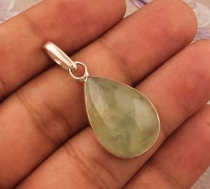Pendentif fait main en argent sterling 925 avec Prehnite naturelle 9x16mm ensemble de lunette en forme de poire femmes bijoux cadeau fabricant indien - Product Image 4