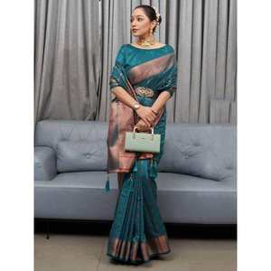 Atractivo Sari de Seda Suave Tejido en Azul Verde Azulado con Blusa para Fiestas y Bodas - Product Image 6