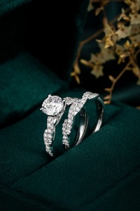 Anillo de Diamante Cultivado en Laboratorio, Clásico y Elegante, PT900, Joyería Fina con Corte Brillante Redondo, Certificado IGI, para Mujer - Product Image 4