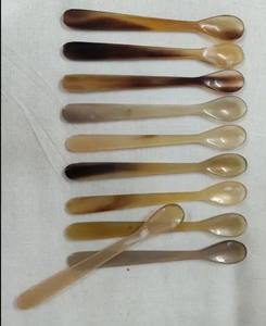 Cuchara de Madera Artesanal Rústica para Ensaladas, Ecológica, Apta para Lavavajillas, Hecha con Madera de Origen Ético, Decoración de Cocina con Cuchara de Cuerno - Product Image 3