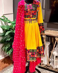 Vestido Kuchi amarillo elegante ligero para fiesta de boda y materiales duraderos en ropa Kuchi con precios súper mayoristas - Product Image 2